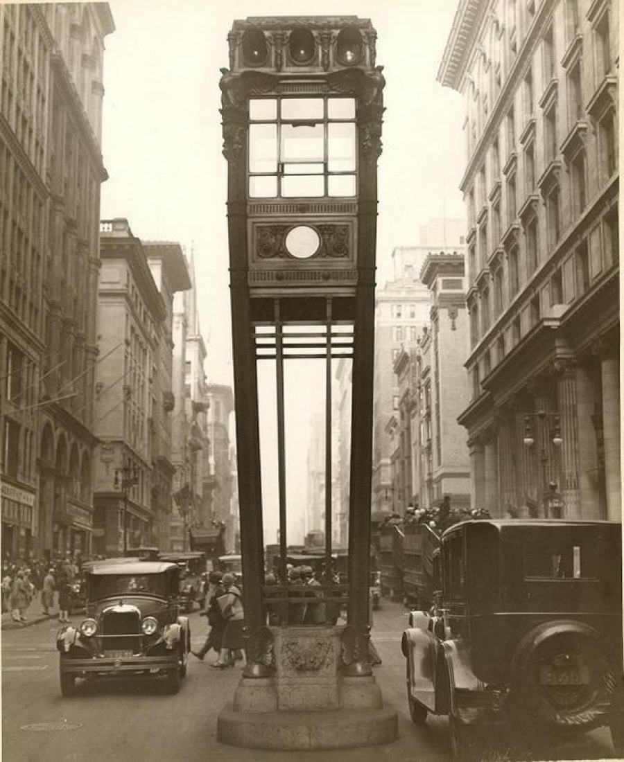 Primer semáforo en Nueva York (Quinta Avenida y Calle 34) - 1922