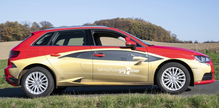 Impecable Marketing de un coche de Autoescuela alemán